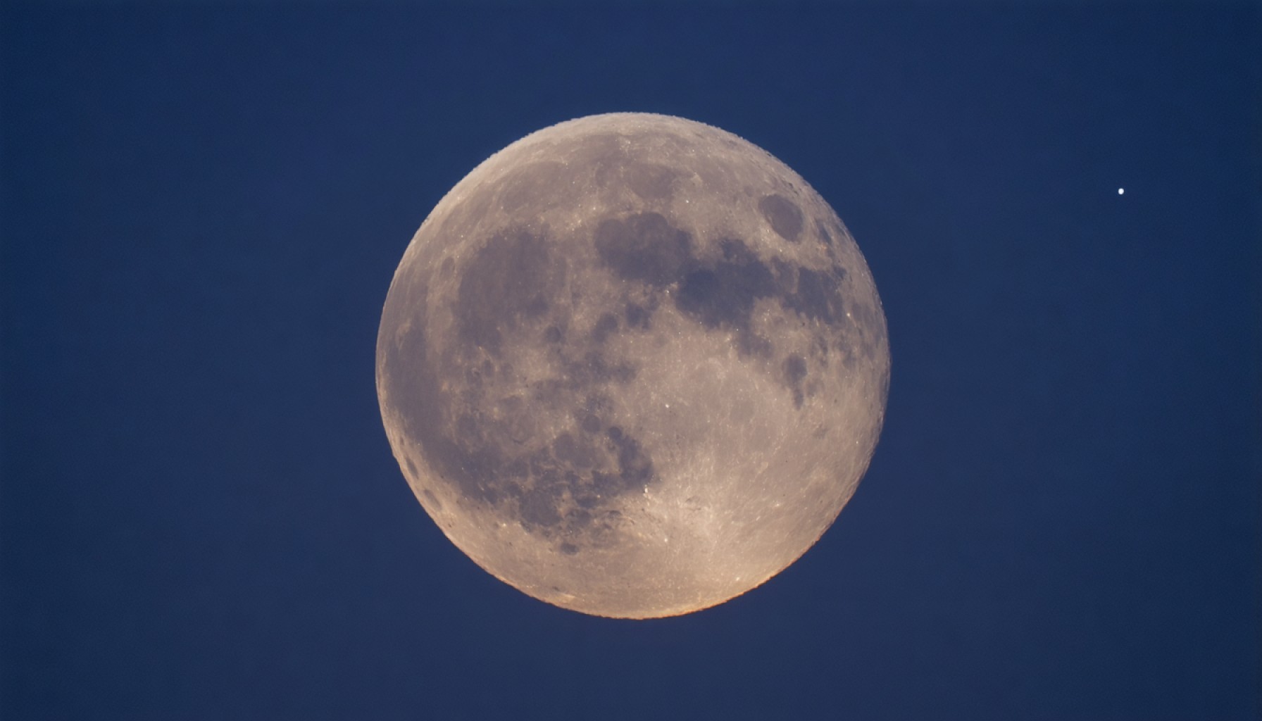 Stunning Lunar Eclipse to Grace Night Skies: Bretons Get Front Row Seats
