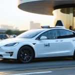 Das Unsichtbare Rennen: Tesla, Uber und der Nervenkitzel automatisierter Taxis